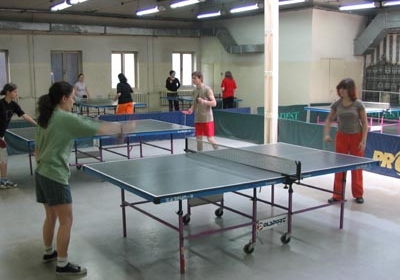 Students who are playing table tennis
