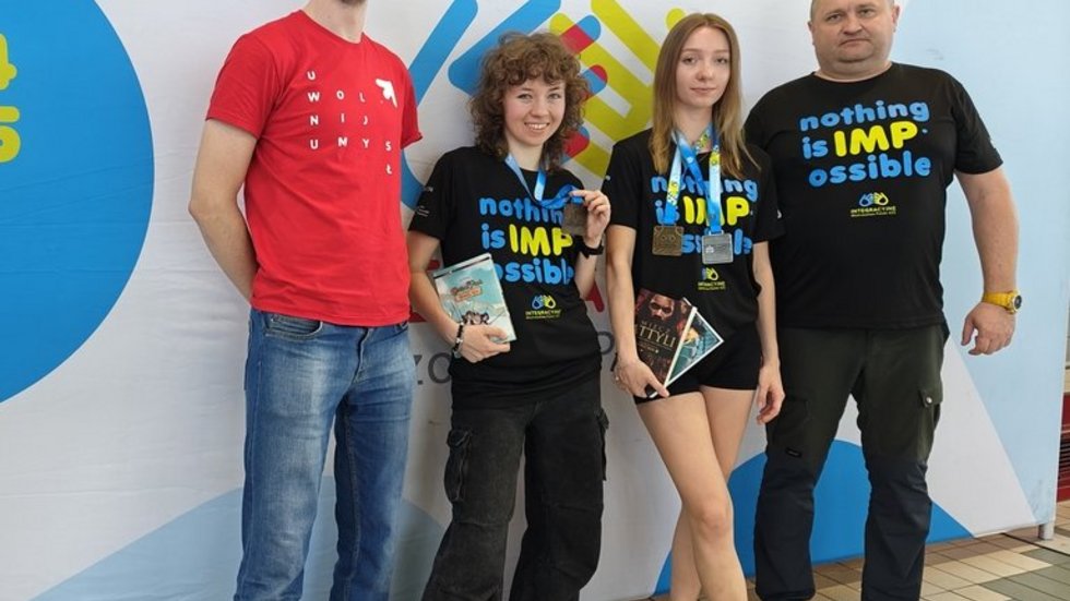  Competitors from the University of Lodz together with their coach Piotr Jaworowicz