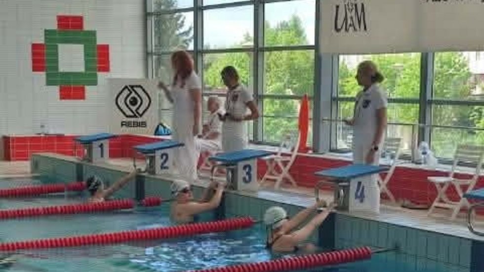 Photo: People participating in a swimming competition in the pool