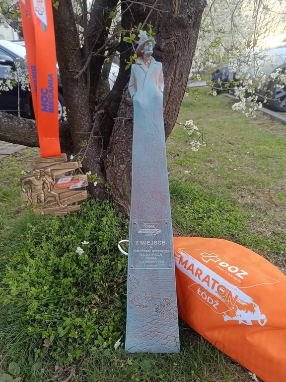 DOZ Marathon Statuette